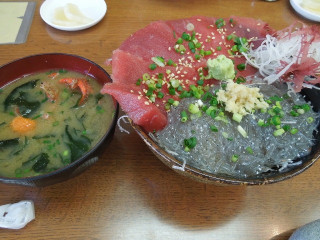 写真 城ヶ島のアマガニとしらす丼.jpg