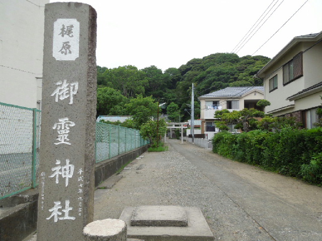 写真 梶原御霊神社参道.jpg