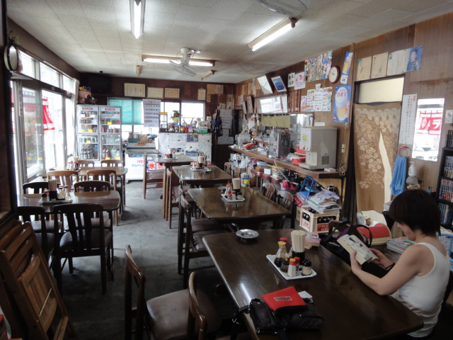 写真 橋本屋食堂店内.jpg